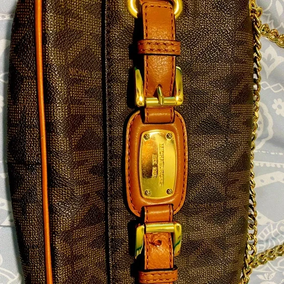 Michael Kors | Bags | Cute Michael Korda Bag With Gold Chain  display picture 2